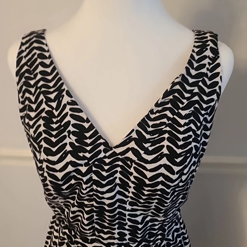 NWT East 5th Women’s Sz 12 Black & White Shift Double V Neck 100% Cotton - Picture 3 of 12